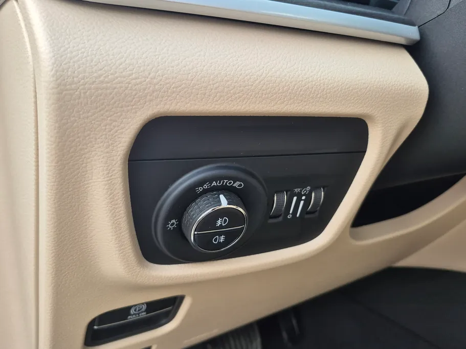 جيب جراند شيروكي ليمتد 2023 