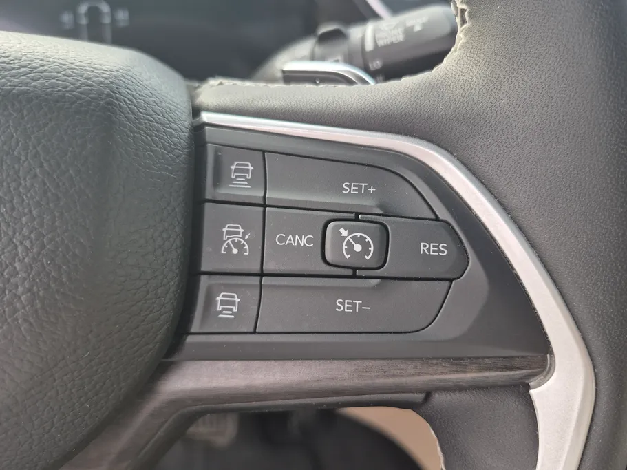 جيب جراند شيروكي ليمتد 2023 