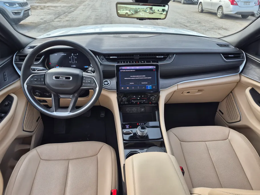 جيب جراند شيروكي ليمتد 2023 