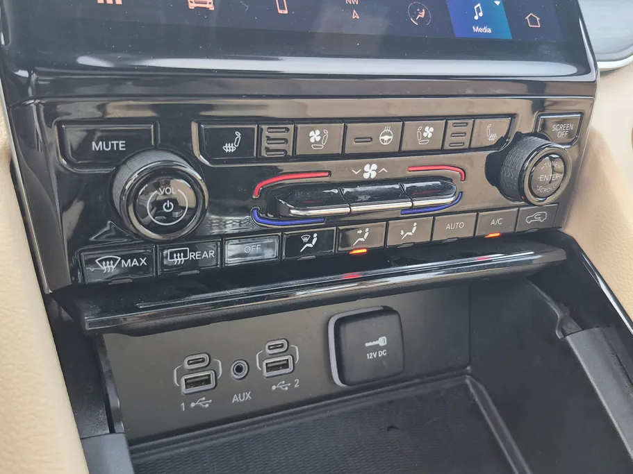 جيب جراند شيروكي ليمتد 2023 