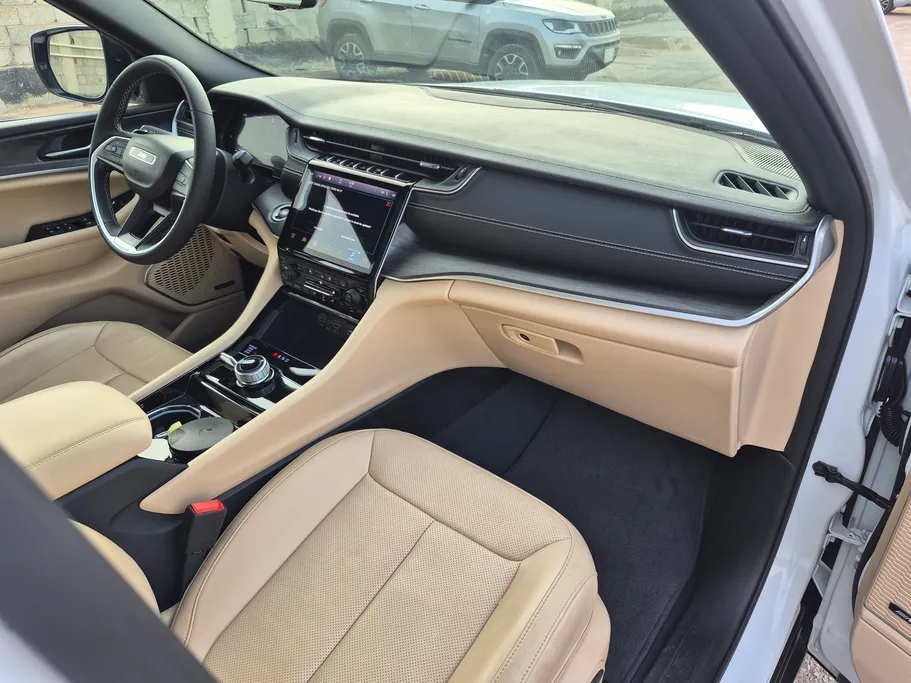 جيب جراند شيروكي ليمتد 2023 