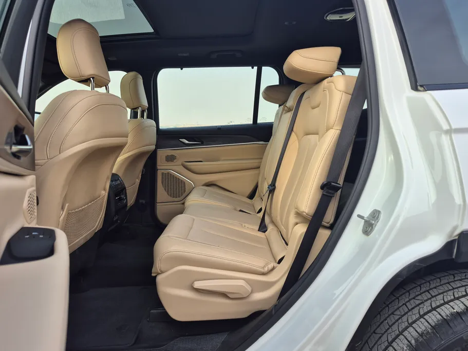 جيب جراند شيروكي ليمتد 2023 