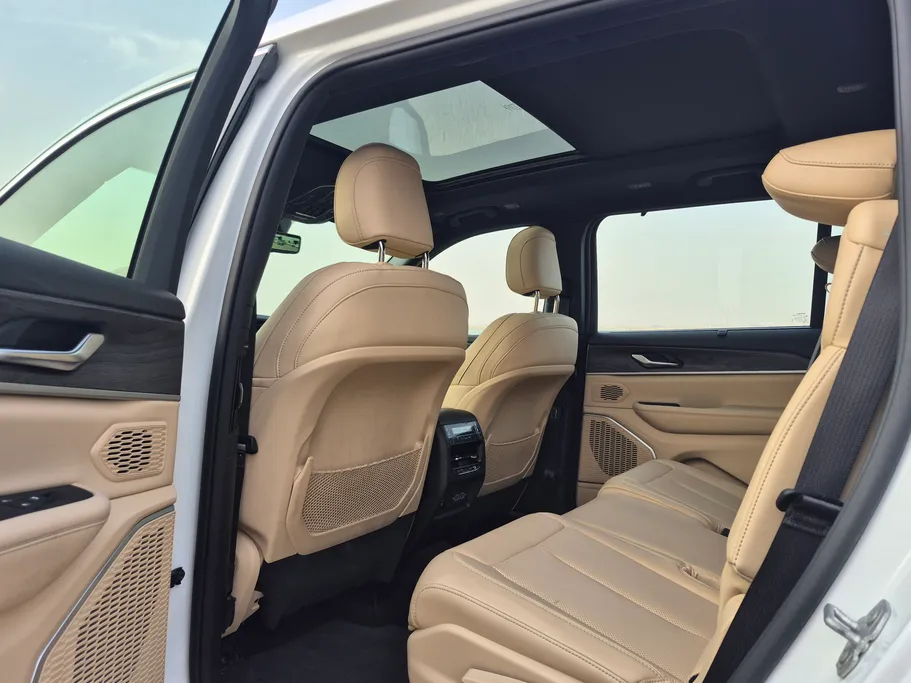 جيب جراند شيروكي ليمتد 2023 