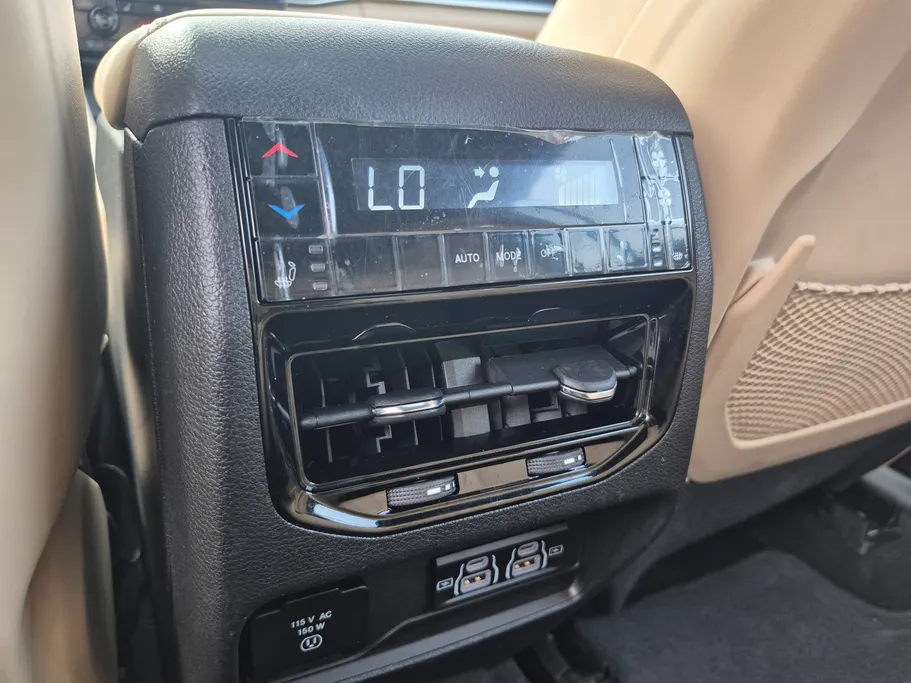 جيب جراند شيروكي ليمتد 2023 