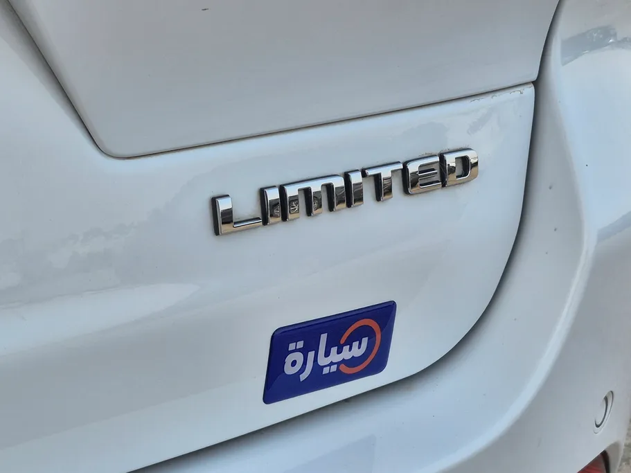 جيب جراند شيروكي ليمتد 2023 