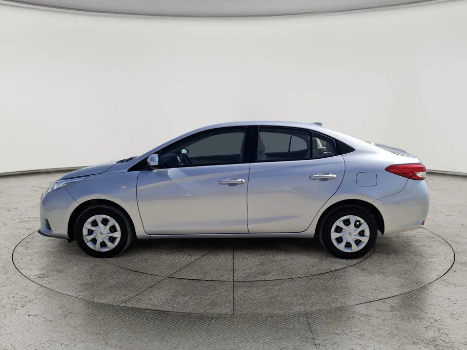 2022 Toyota Yaris  Y 