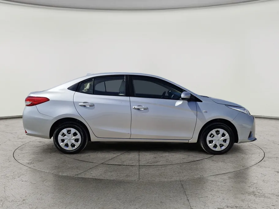 2022 Toyota Yaris  Y 