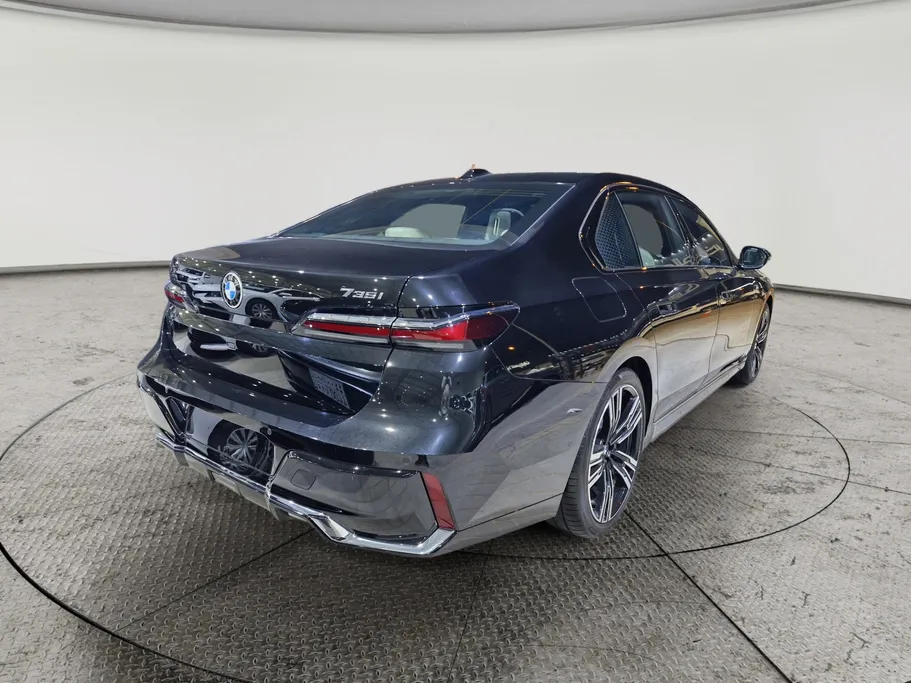 بي ام دبليو الفئة السابعة 735i 2026 