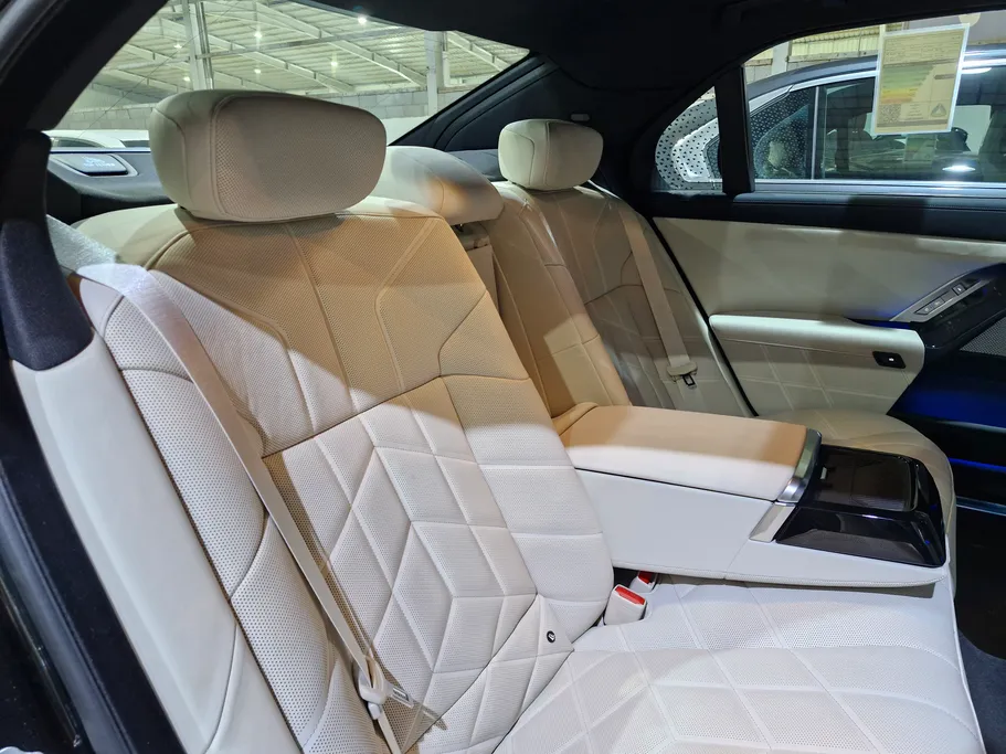 بي ام دبليو الفئة السابعة 735i 2026 