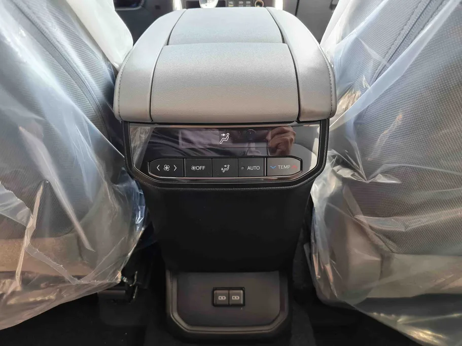 تويوتا هايلاندر LE 2025 