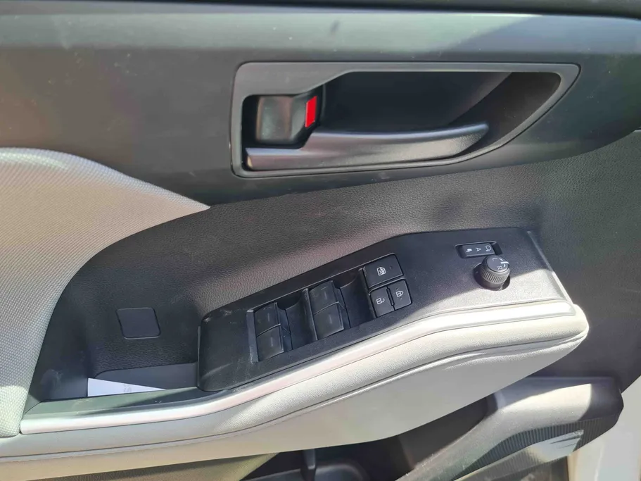 تويوتا هايلاندر LE 2025 