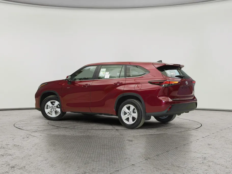 تويوتا هايلاندر LE 2025 