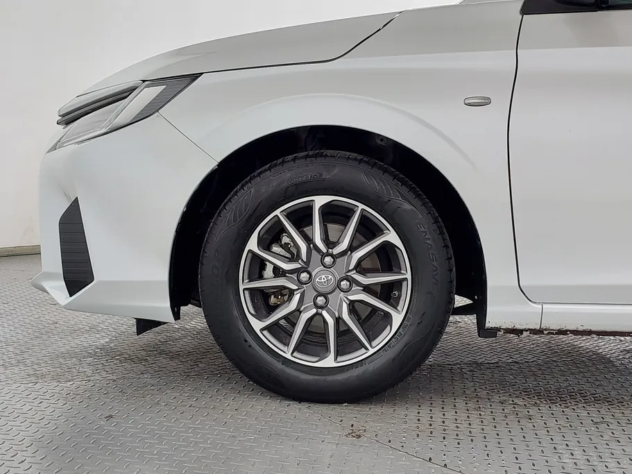 2023 Toyota Yaris  Y 