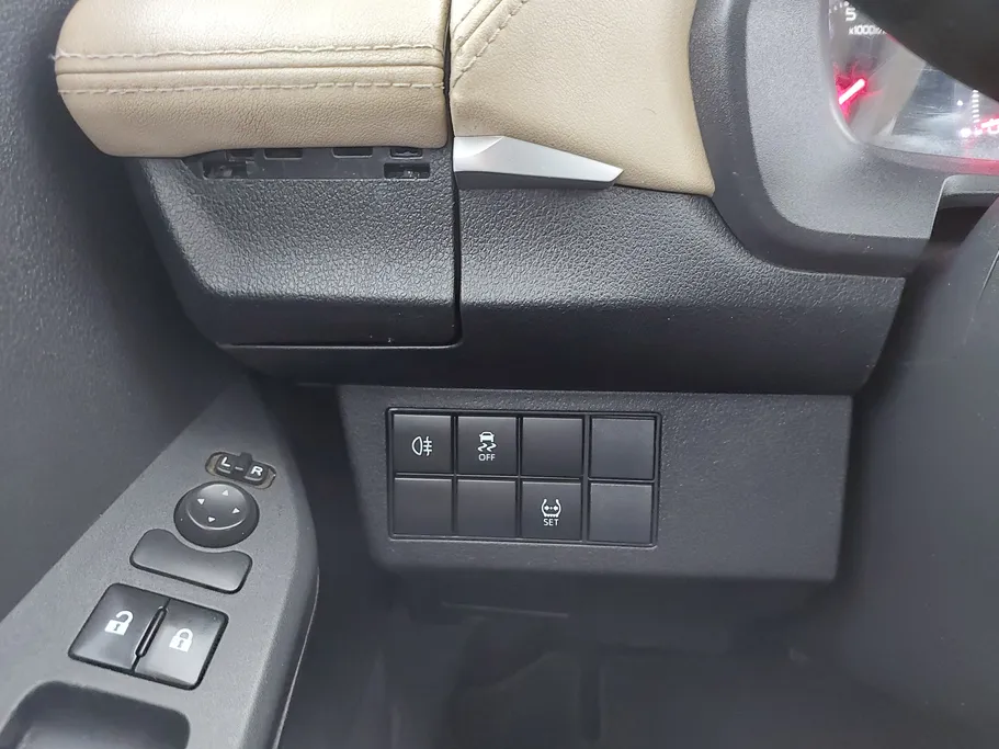 2023 Toyota Yaris  Y 