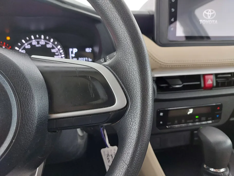 2023 Toyota Yaris  Y 