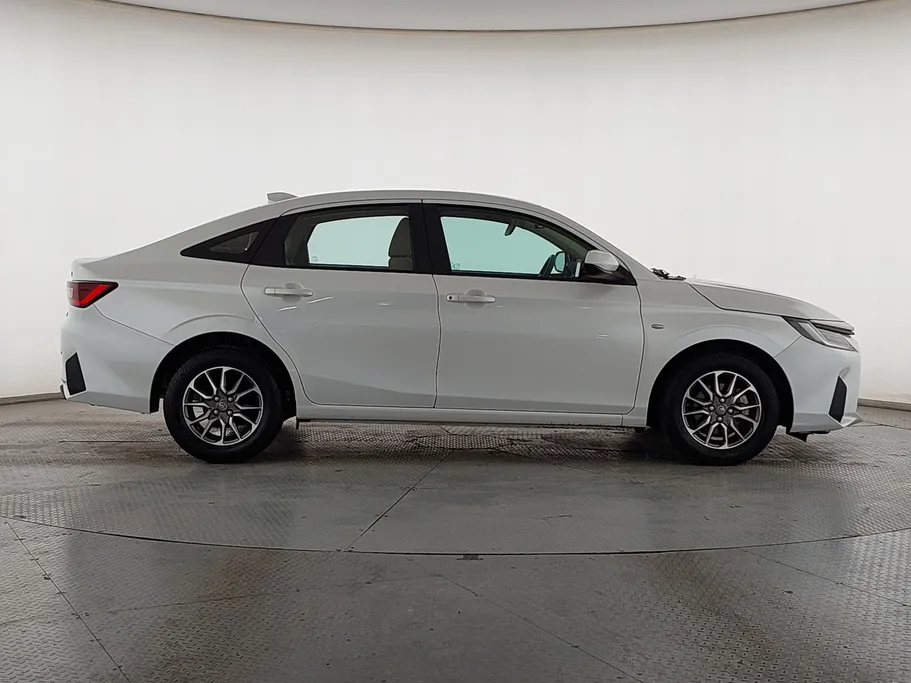 2023 Toyota Yaris  Y 