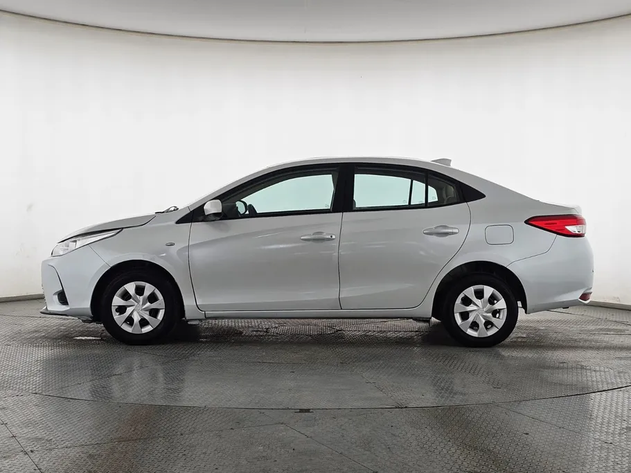 2022 Toyota Yaris  Y 