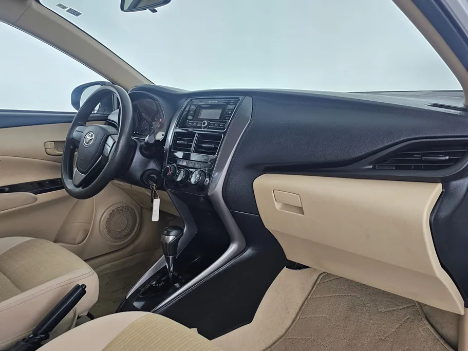 2022 Toyota Yaris  Y 