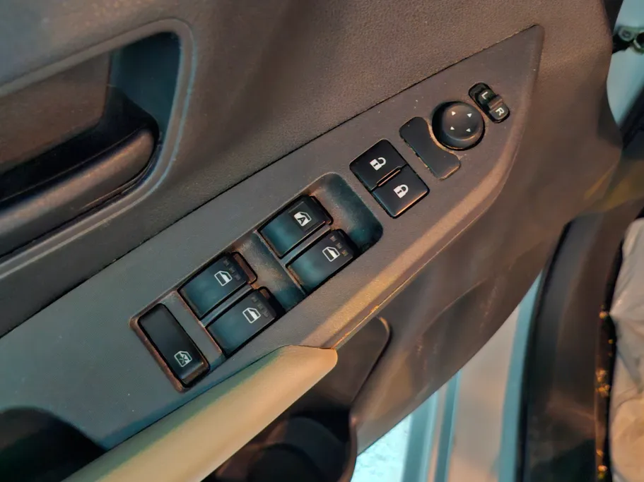 2023 Toyota Yaris  Y 