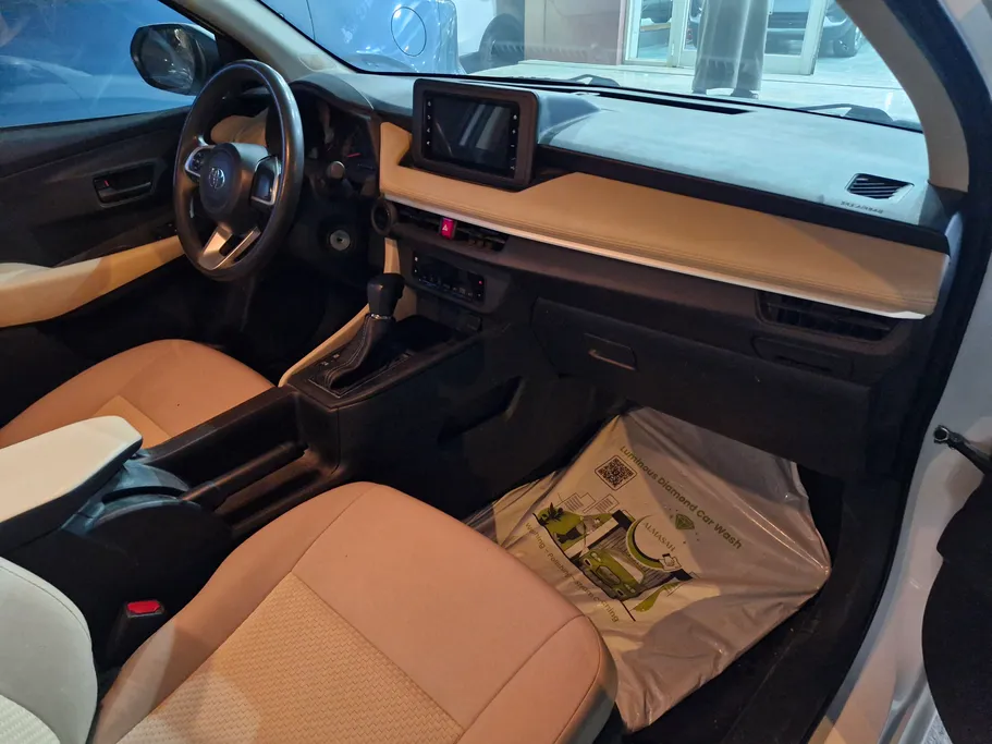 2023 Toyota Yaris  Y 