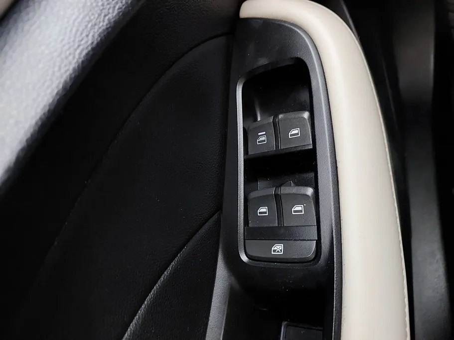 ام جي 5 COM 2022 