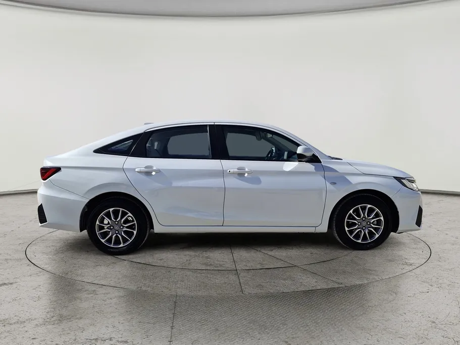 2023 Toyota Yaris  Y 