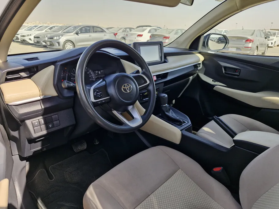 2023 Toyota Yaris  Y 