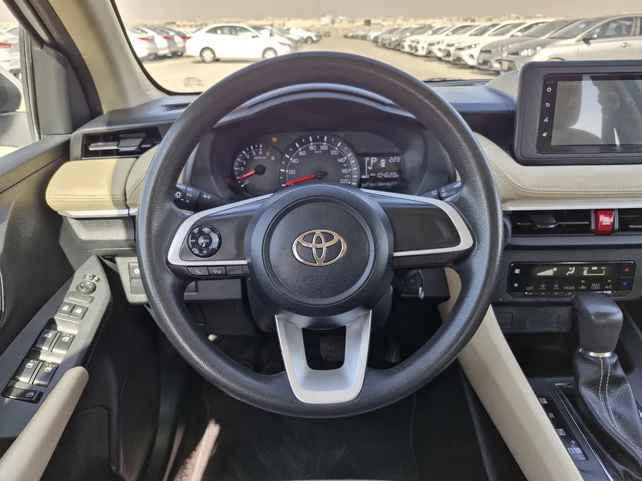 2023 Toyota Yaris  Y 