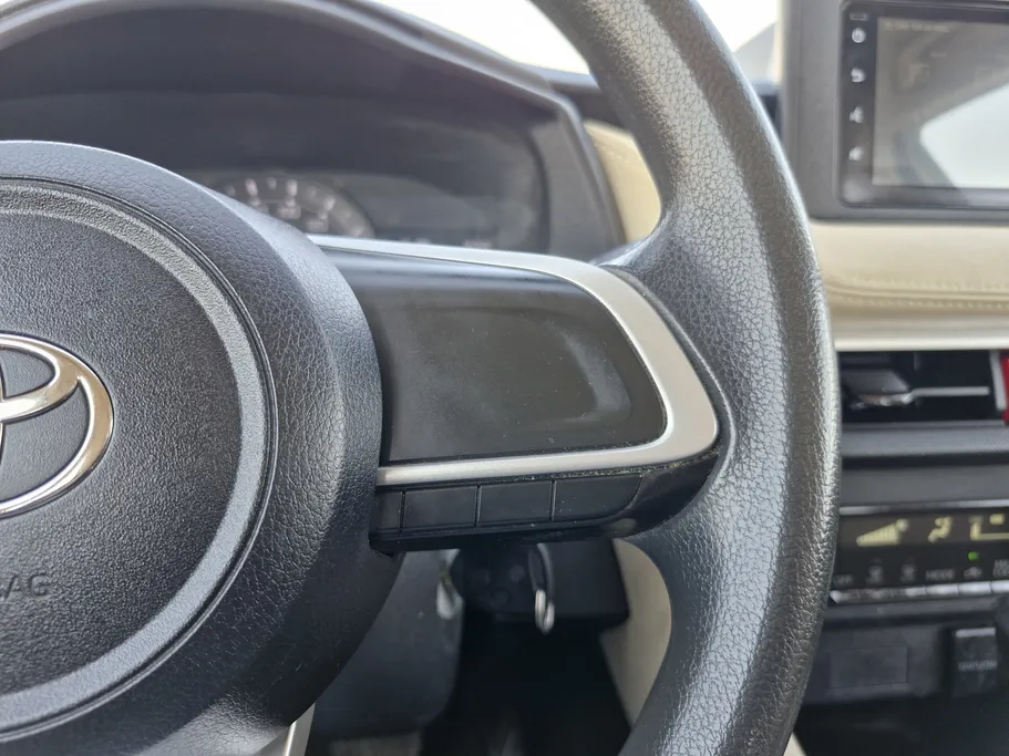 2023 Toyota Yaris  Y 