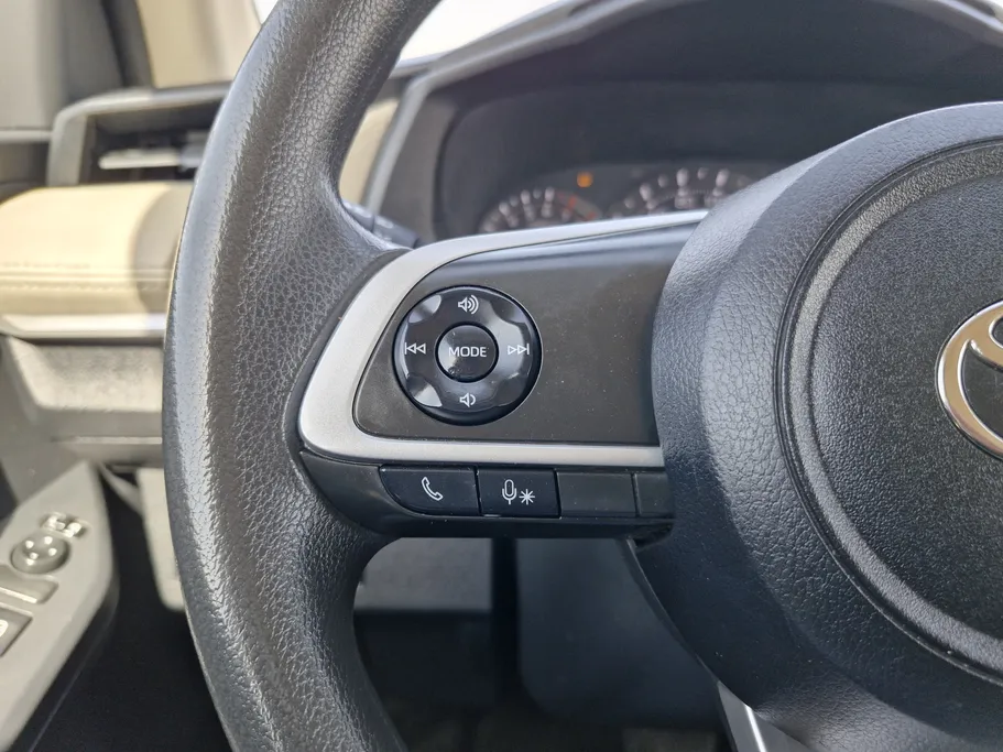 2023 Toyota Yaris  Y 