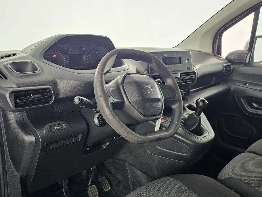 2022 Peugeot Partner Short van 