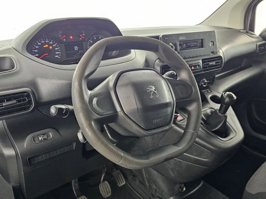 2022 Peugeot Partner Short van 