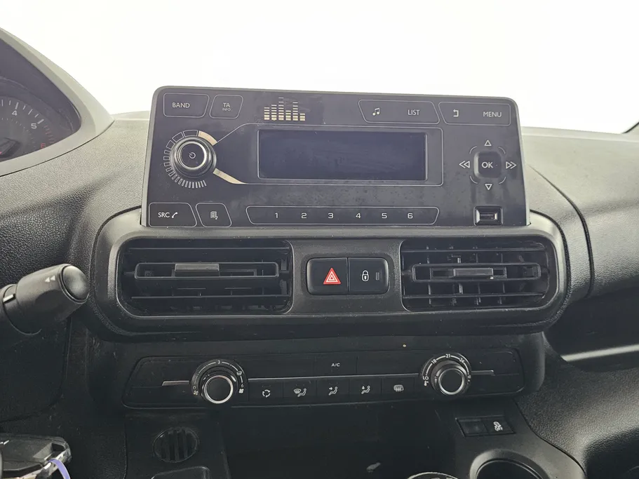 2022 Peugeot Partner Short van 