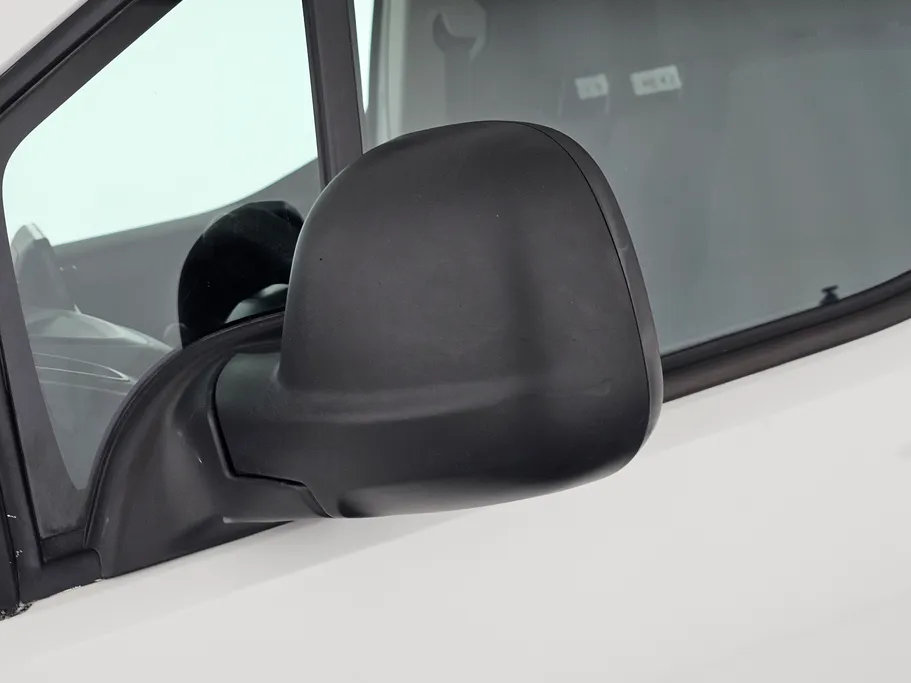 2022 Peugeot Partner Short van 