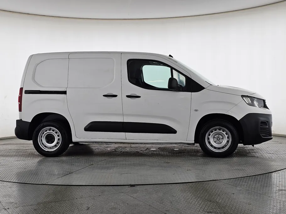 2022 Peugeot Partner Short van 