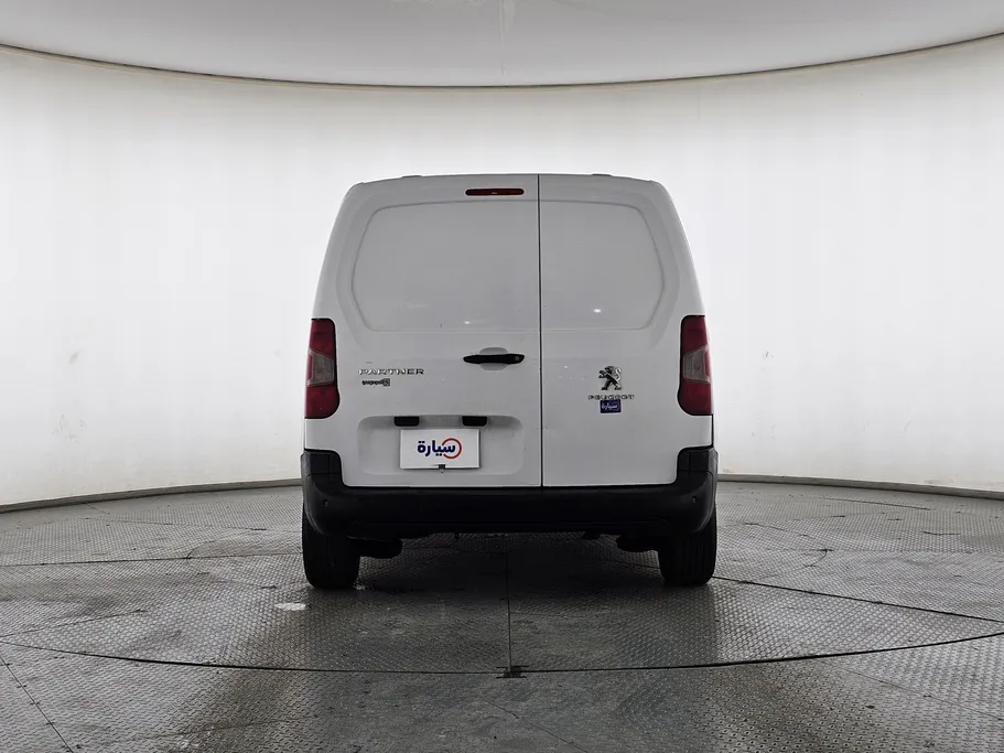 2022 Peugeot Partner Short van 