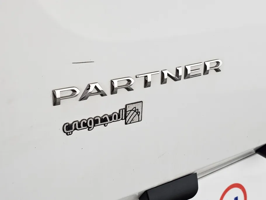 2022 Peugeot Partner Short van 