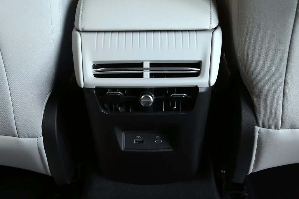 فورد تورس امبيانتي الإصدار الجديد 2026 