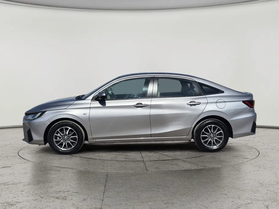 2024 Toyota Yaris  Y 