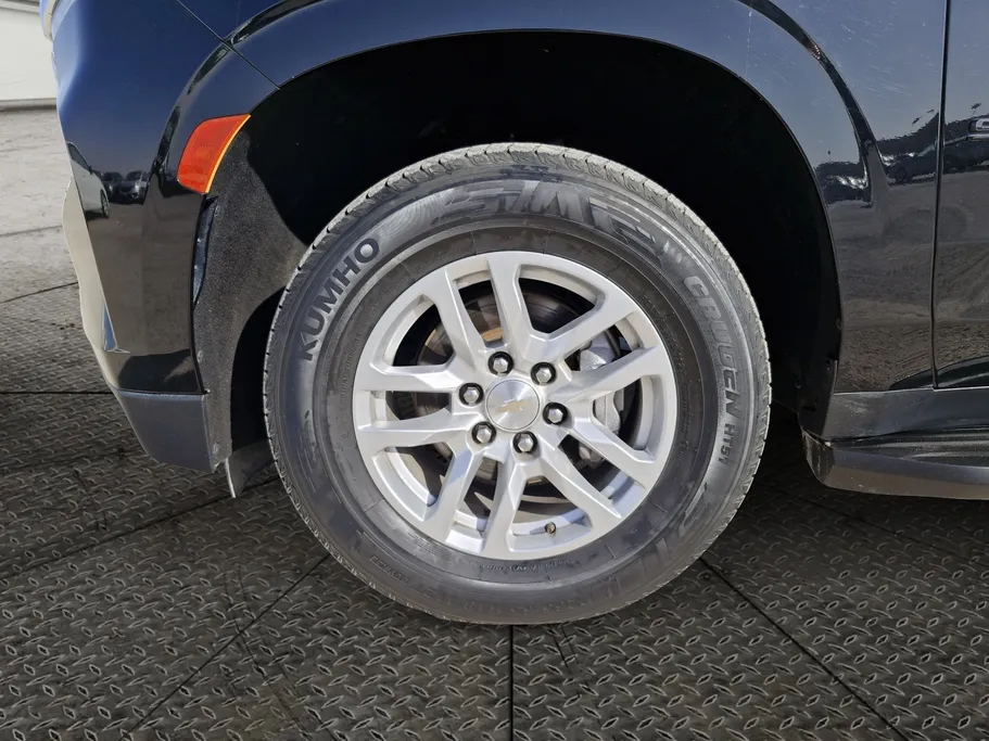 2023 Chevrolet Suburban LS 