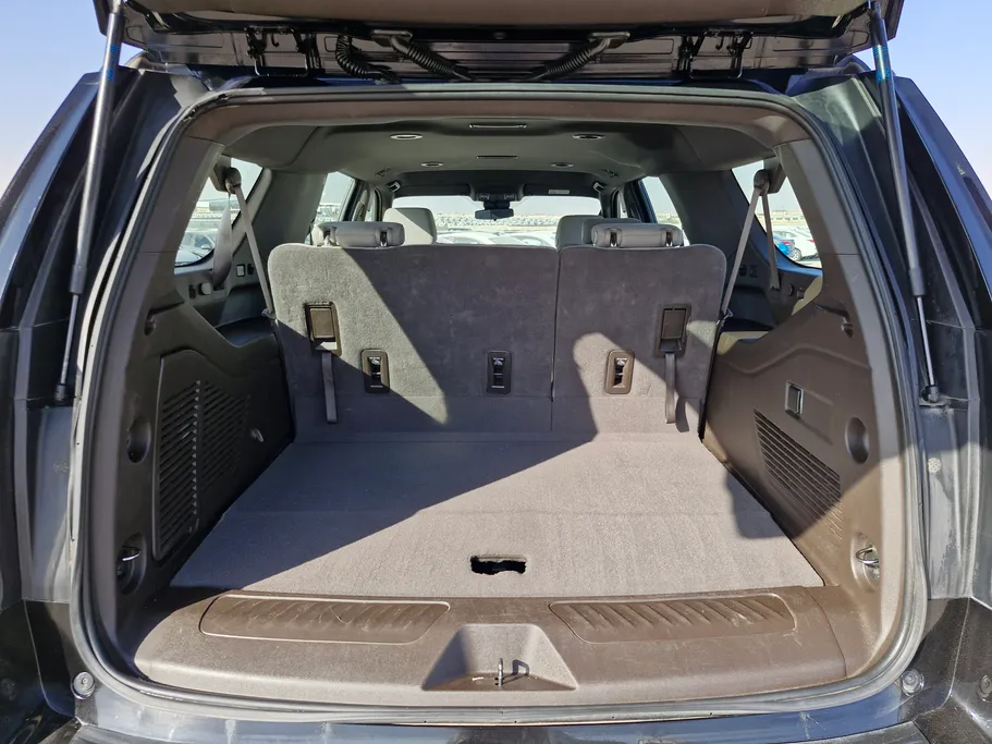 2023 Chevrolet Suburban LS 