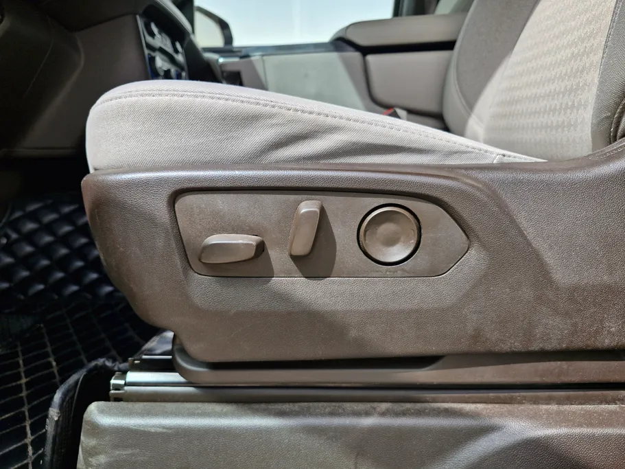 2023 Chevrolet Suburban LS 
