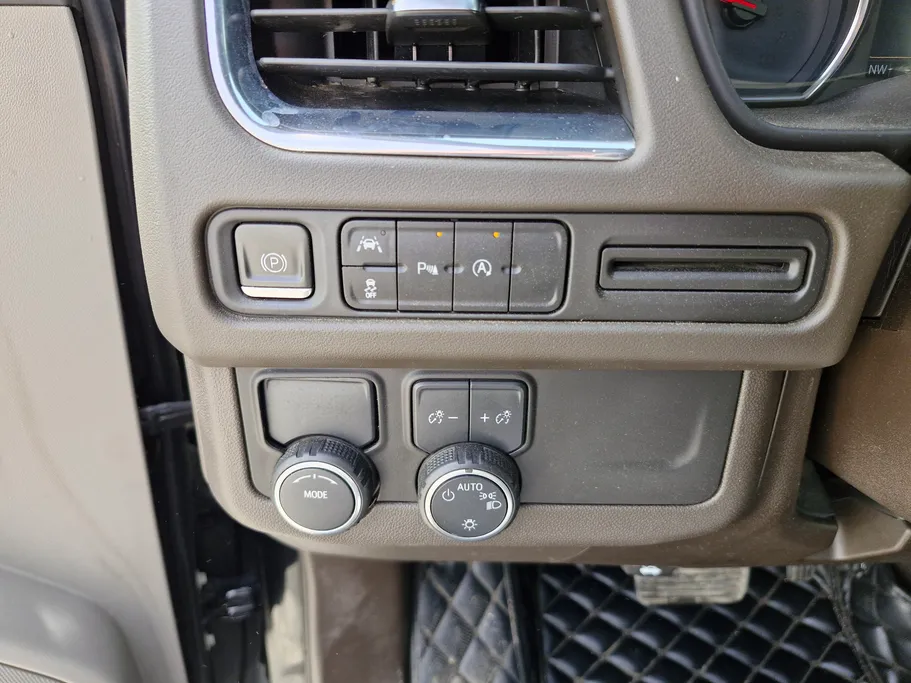 2023 Chevrolet Suburban LS 
