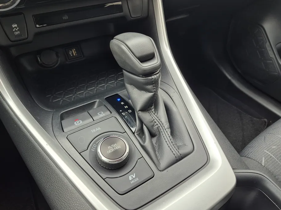 2024 Toyota RAV4 XLE HEV 