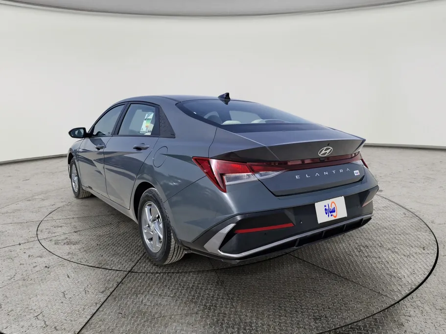 2024 Hyundai Elantra Smart 