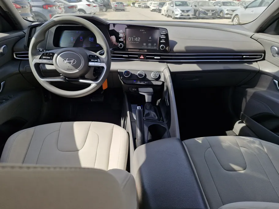 2024 Hyundai Elantra Smart 