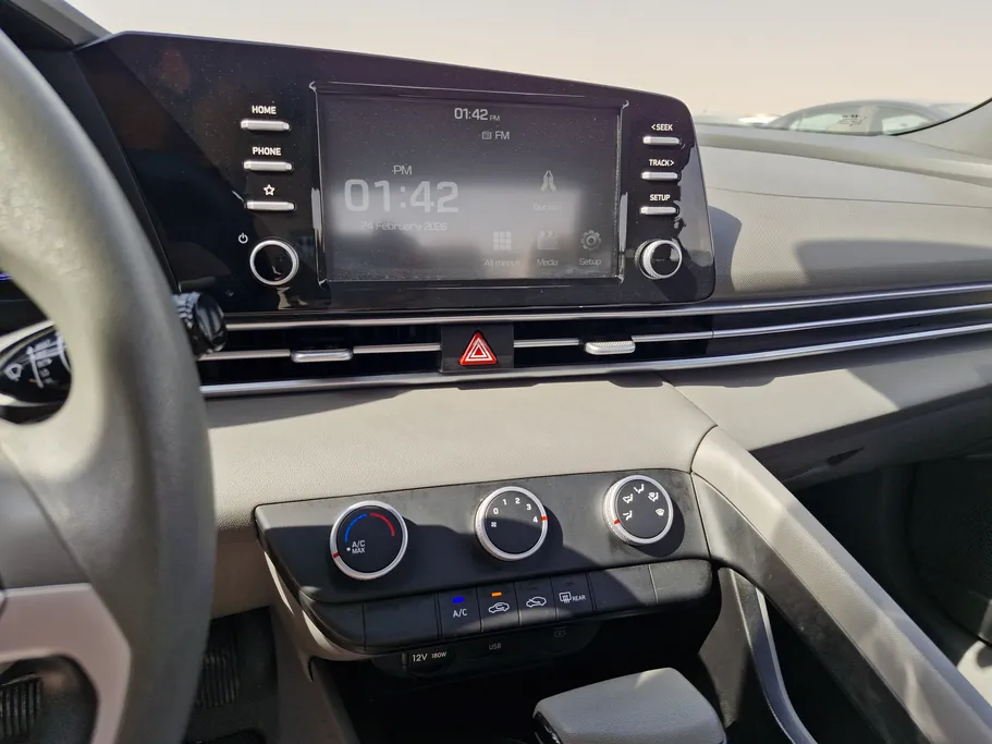 2024 Hyundai Elantra Smart 