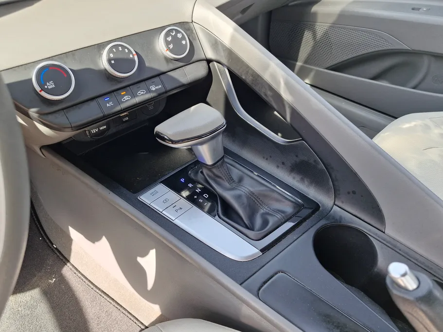 2024 Hyundai Elantra Smart 