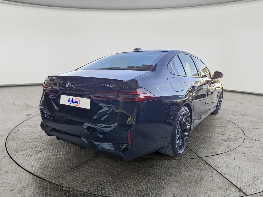 بي ام دبليو الفئة الخامسة 520i 2024 