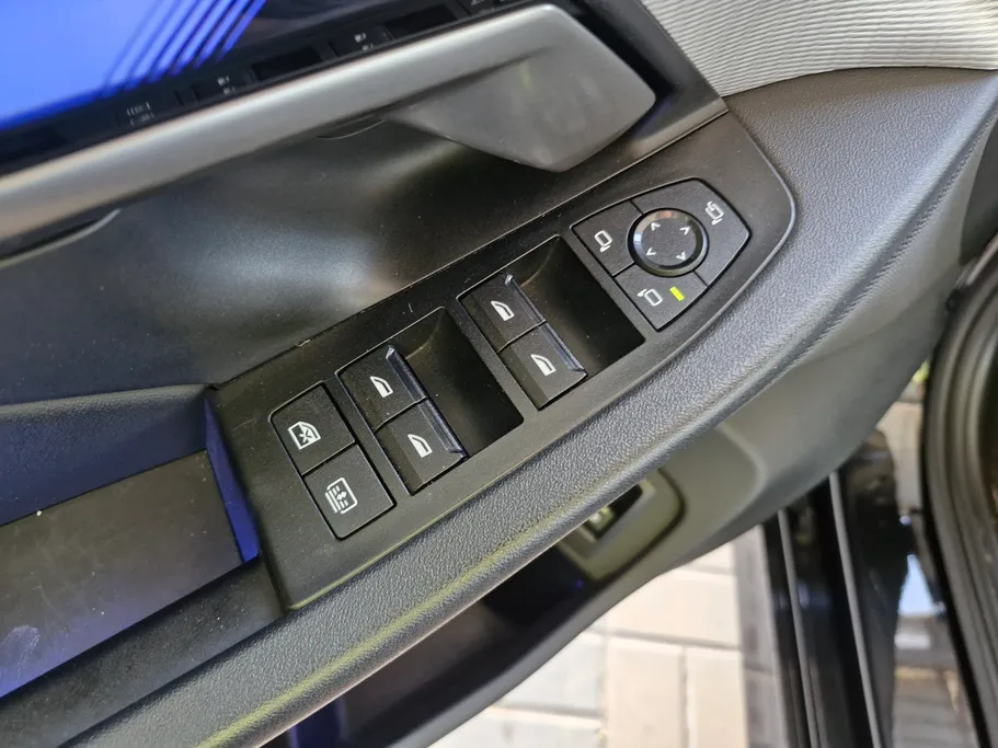 بي ام دبليو الفئة الخامسة 520i 2024 